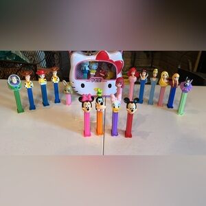 Lot of 20 assorted PEZ dispensers